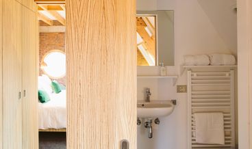 afbeelding van Deluxe Double Room (Green Room)-1 Queen Bed Non Refundable Free WiFi Free self parking Free breakfast