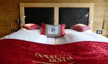 afbeelding van Superior driepersoonskamer, 1 kingsize bed met slaapbank, uitzicht op bergen