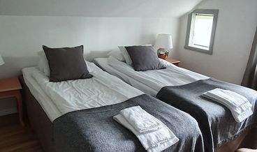 afbeelding van Eenvoudige tweepersoonskamer, 2 eenpersoonsbedden