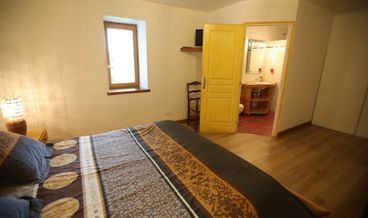 afbeelding van Comfort Double Room, Accessible, Garden View (Vodka)-1 Queen Bed Non Refundable Free breakfast Free self parking Free WiFi