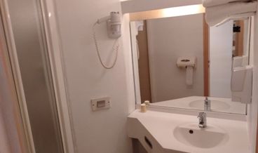 afbeelding van City Room-1 Queen Bed Non Refundable Free WiFi Free self parking