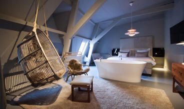 afbeelding van Junior Suite, 1 King Bed, Private Bathroom, Courtyard View-1 King Bed Non Refundable Free WiFi
