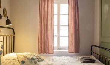 afbeelding van Double Room (Carignan)-1 Queen Bed Free breakfast Free self parking Free WiFi