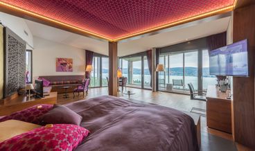 afbeelding van Lifestyle Room with Lake View-1 Queen Bed Non Refundable Free WiFi Spa access