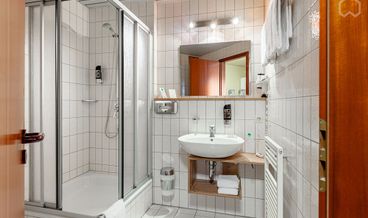 afbeelding van Standard Room with Queensize Bed (1,40 m wide)-1 Double Bed Free WiFi