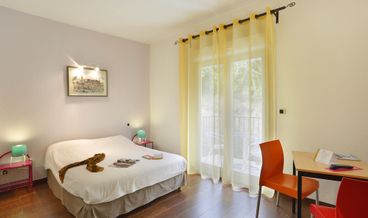 afbeelding van Double Room, daily cleaning service not provided-1 Queen Bed Free self parking Free WiFi