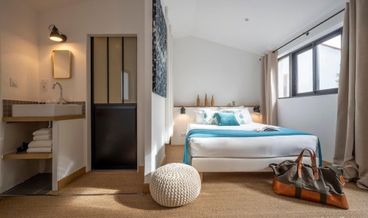 afbeelding van Classic Double Room (3ème étage / 3rd floor)-1 Double Bed Free WiFi