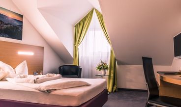 afbeelding van Double Room-1 King Bed Free WiFi Breakfast buffet Free self parking