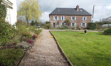 afbeelding van Triple Room (Aux Voyages)-1 Queen Bed and 1 Twin Bed Free breakfast Free self parking Free WiFi