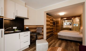 afbeelding van Standard Double Room-1 Queen Bed Breakfast buffet Free self parking Free WiFi