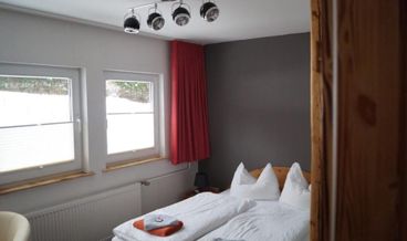 afbeelding van Basic Double or Twin Room-2 Twin Bunk Beds Non Refundable Free WiFi Free self parking