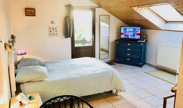 afbeelding van Superior Triple Room, Non Smoking, Garden View (Fleurie)-1 Queen Bed and 1 Twin Bed Non Refundable Free breakfast Free self parking Free WiFi