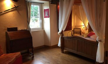afbeelding van Triple Room (Duchesse Anne)-1 Twin Bed and 1 Double Bed Free breakfast Free self parking Free WiFi