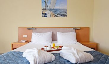 afbeelding van Double Room with sofa-1 Double Bed and 1 Queen Sofa Bed Non Refundable Free WiFi Breakfast buffet