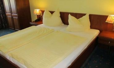 afbeelding van Double Room-1 King Bed Free WiFi Free self parking Free breakfast