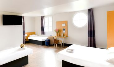 afbeelding van Quadruple Room-1 Double Bed and 2 Twin Beds Free WiFi Free self parking Free breakfast