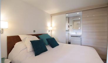 afbeelding van Deluxe Suite-1 Queen Bed Non Refundable Free self parking