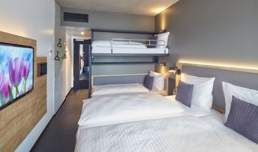 afbeelding van Family Triple Room-1 King Bed and 1 Twin Bed Non Refundable Free WiFi