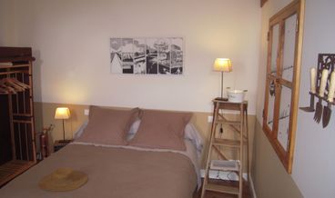 afbeelding van Triple Room (Senséenne)-1 Double Bed and 1 Twin Bed Free breakfast Free self parking Free WiFi