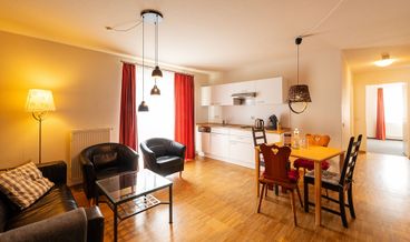 afbeelding van Double Room with separate Children Room-1 Queen Bed and 1 Twin Bunk Bed Free breakfast Free self parking