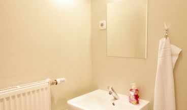 afbeelding van Basic Twin Room, Shared Bathroom-2 Twin Beds Non Refundable Free WiFi