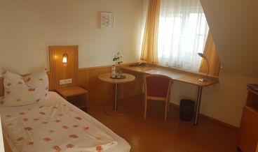 afbeelding van Economy Double Room, Private Bathroom-2 Twin Beds Free self parking Free breakfast
