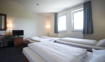 afbeelding van Standard Double or Twin Room-2 Twin Beds Free WiFi Free self parking