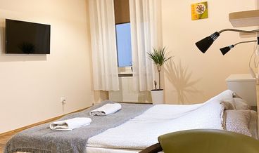 afbeelding van Standard Suite (8)-1 Double Bed and 2 Twin Beds Non Refundable Free WiFi
