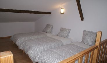 afbeelding van Quadruple Room-1 Queen Bed and 2 Twin Beds Free breakfast Free self parking Free WiFi