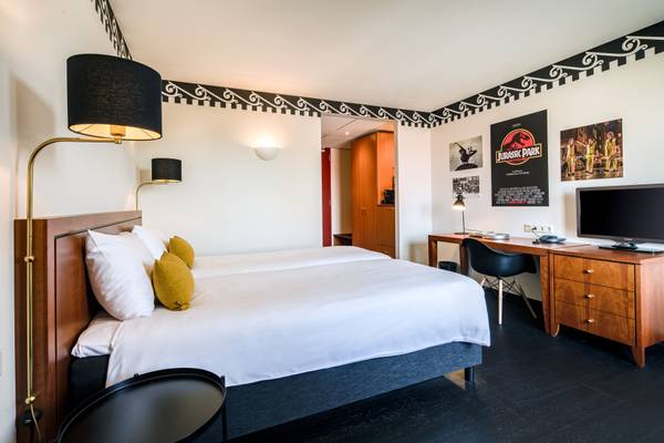 Hotel Theater Figi - VIP Upgrade Special - ROOM