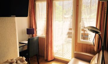 afbeelding van Double Room, Balcony, Mountain View-1 Queen Bed Free WiFi Free self parking