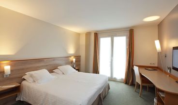 afbeelding van Superior Room, 1 Queen Bed, Non Smoking, Balcony (Twin bed on request)-1 Queen Bed Free self parking Free WiFi