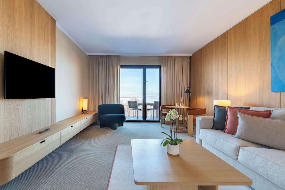 afbeelding van Deluxe suite, 1 kingsize bed, uitzicht op meer