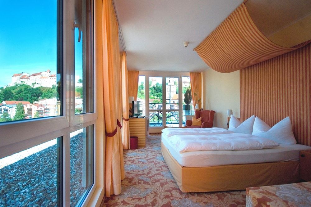 afbeelding van Luxe tweepersoonskamer, 1 queensize bed, niet-roken, uitzicht op rivier