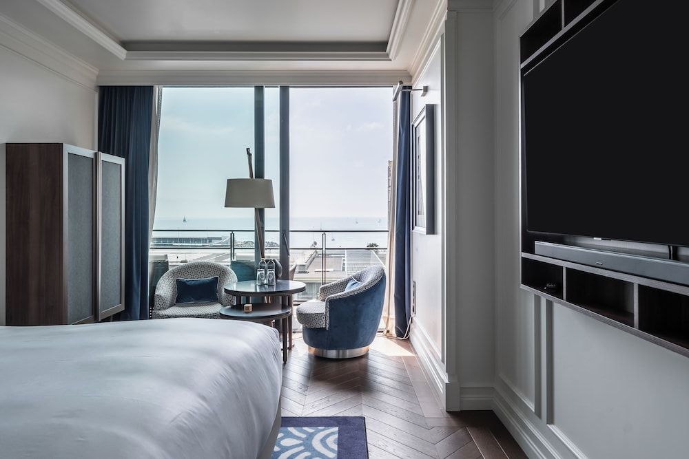 afbeelding van Luxe kamer, 1 kingsize bed, balkon, uitzicht op zee
