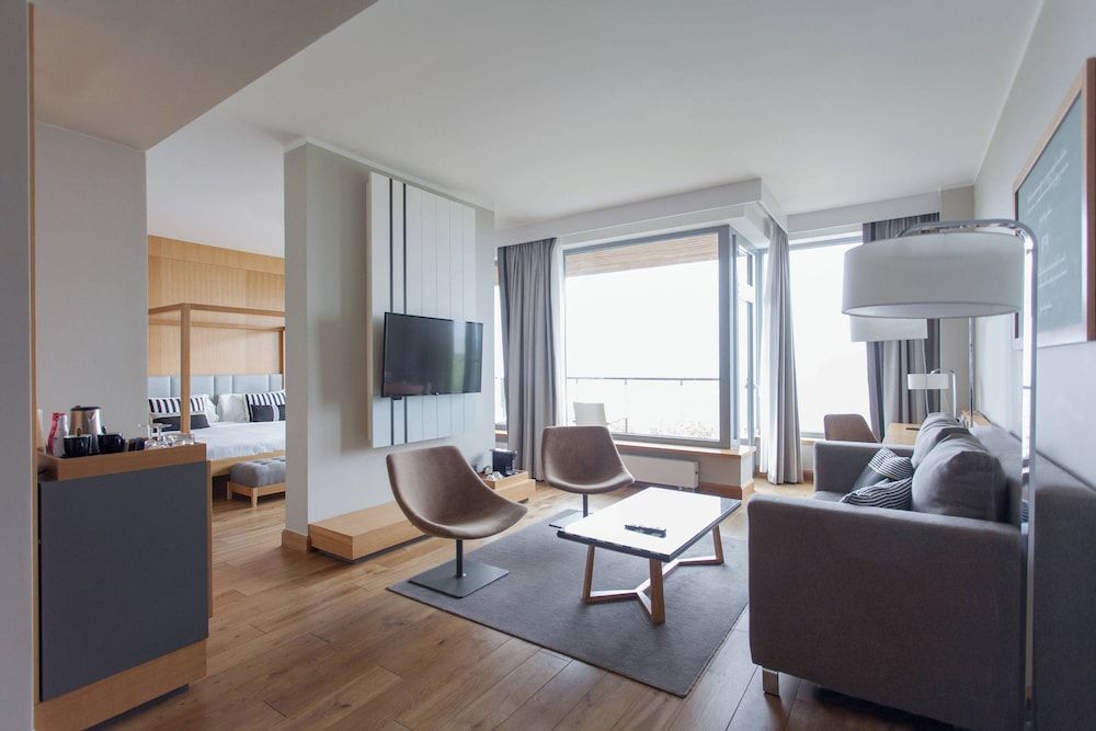 afbeelding van Suite, 1 kingsize bed met slaapbank, uitzicht op zee (Balcony)