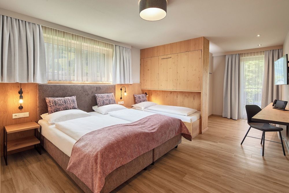 afbeelding van Familiekamer, balkon, uitzicht op bergen (For 4 People)