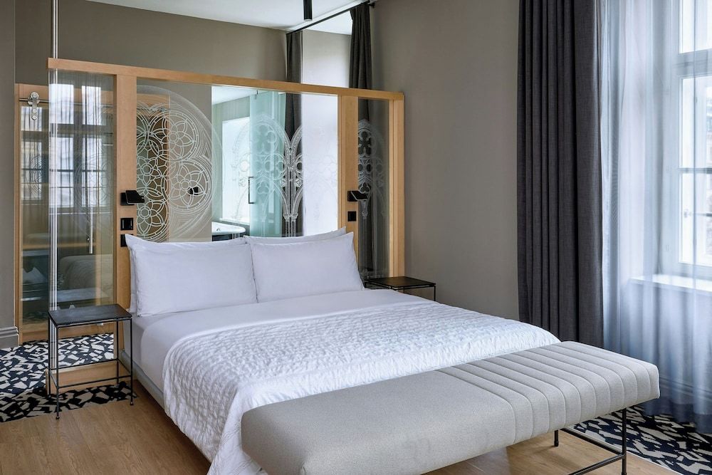 afbeelding van Kamer, 1 kingsize bed, op de hoek
