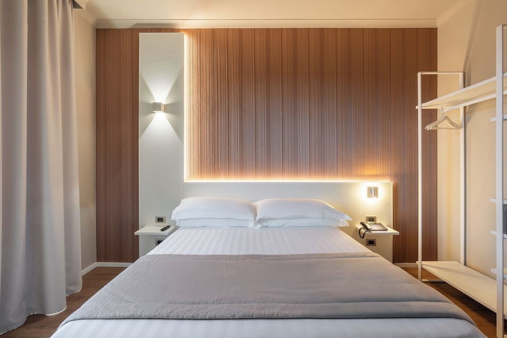 afbeelding van Standaard kamer, 1 kingsize bed, balkon