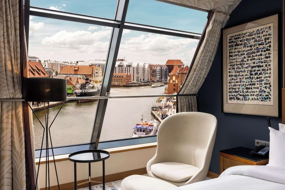 afbeelding van Deluxe kamer, 1 kingsize bed met slaapbank, uitzicht op rivier