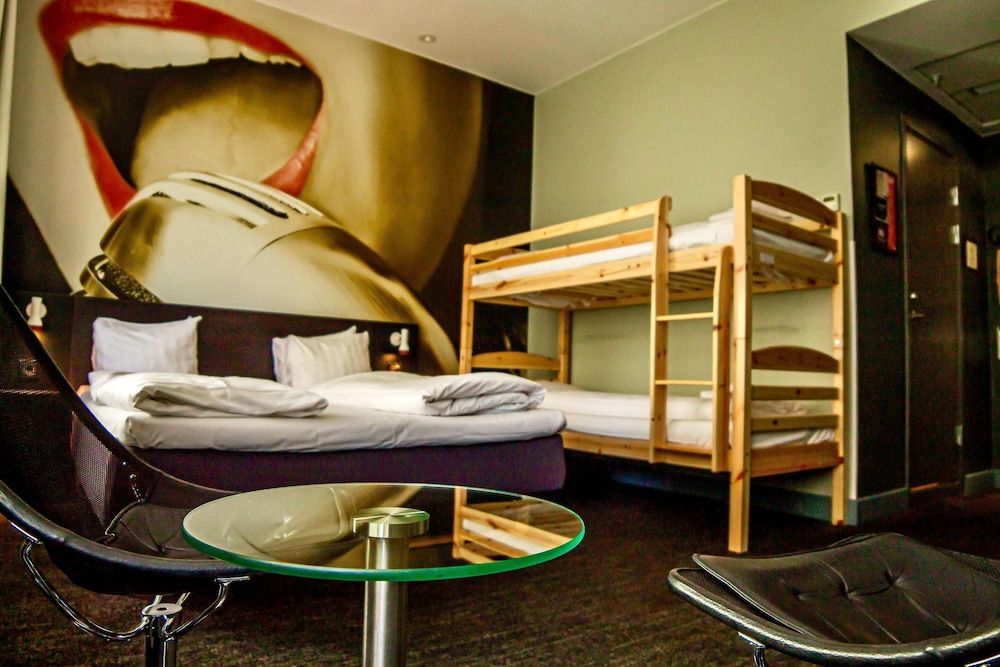 afbeelding van Familiekamer, 2 eenpersoonsbedden