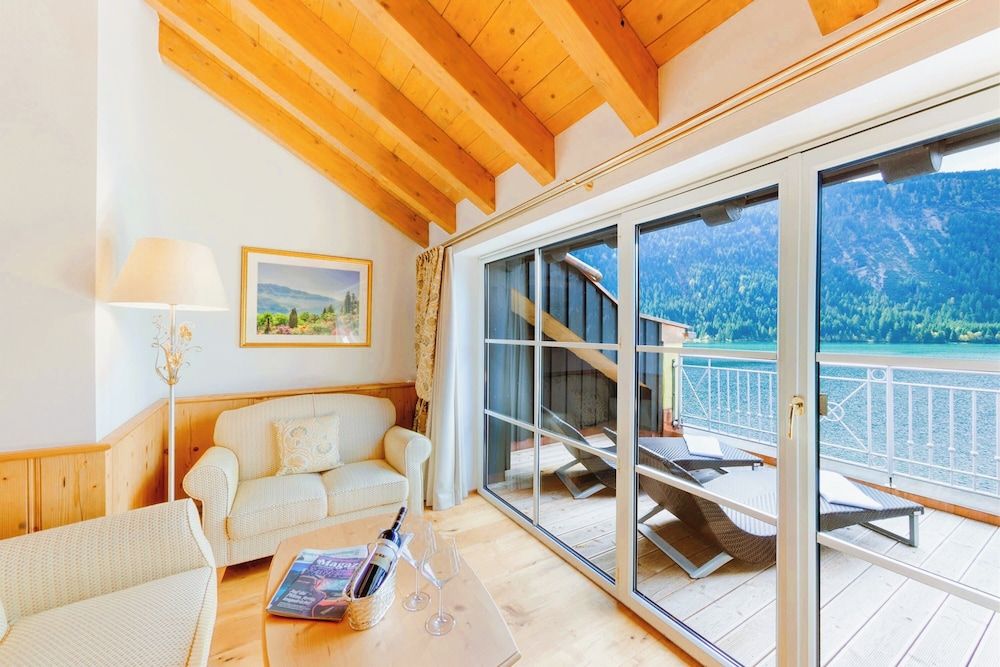 afbeelding van Deluxe suite, uitzicht op meer
