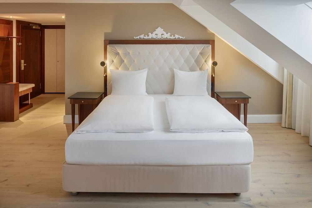 afbeelding van Superior suite, 1 kingsize bed met slaapbank, uitzicht op tuin