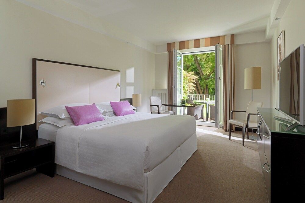 afbeelding van Kamer, 1 kingsize bed, terras, uitzicht op park