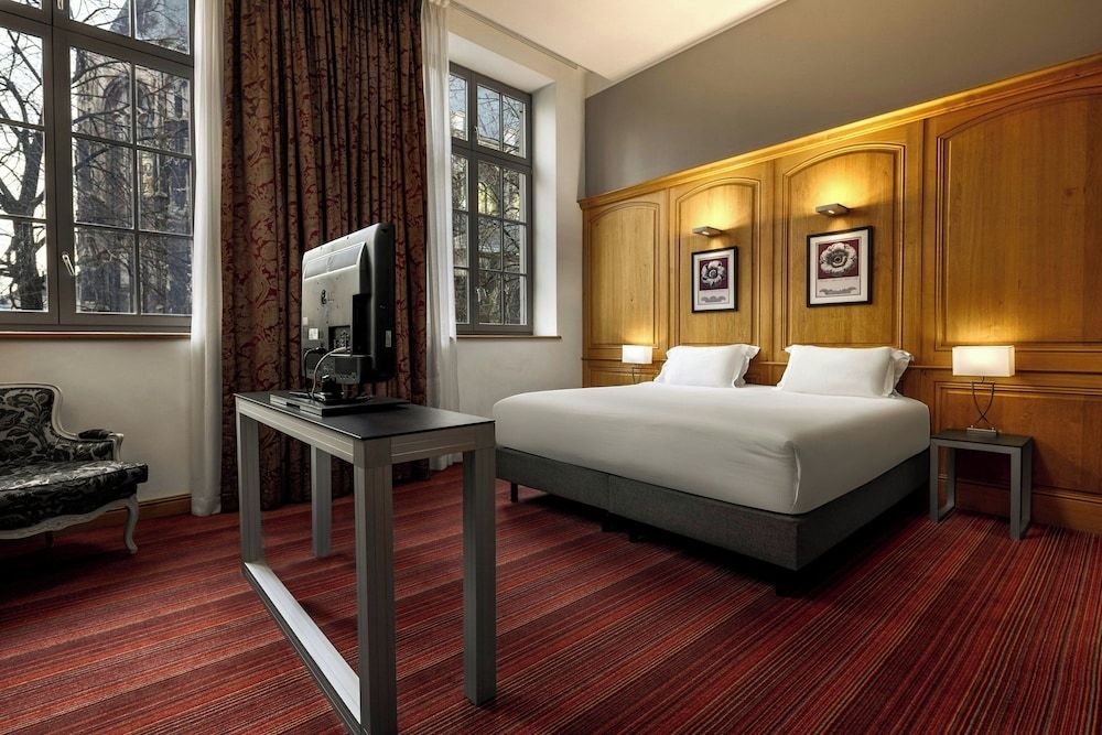 afbeelding van Kamer, 1 kingsize bed, uitzicht op stad
