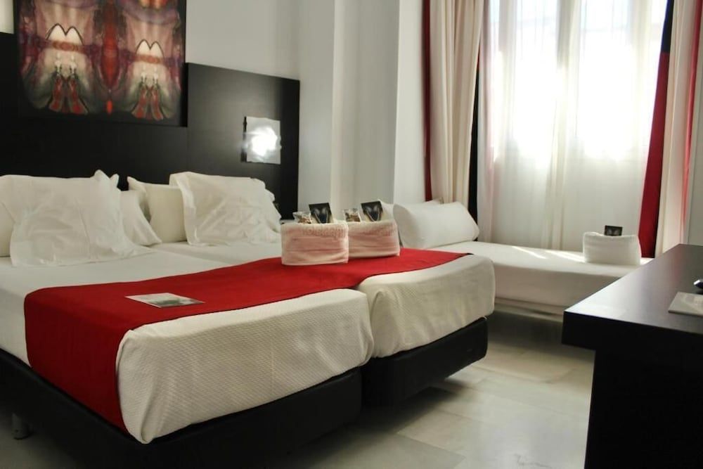 afbeelding van Tweepersoonskamer, 3 eenpersoonsbedden, uitzicht op stad (with extra bed)